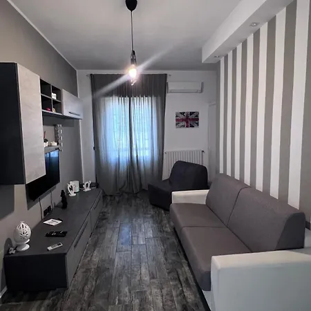 Ideal House דירה